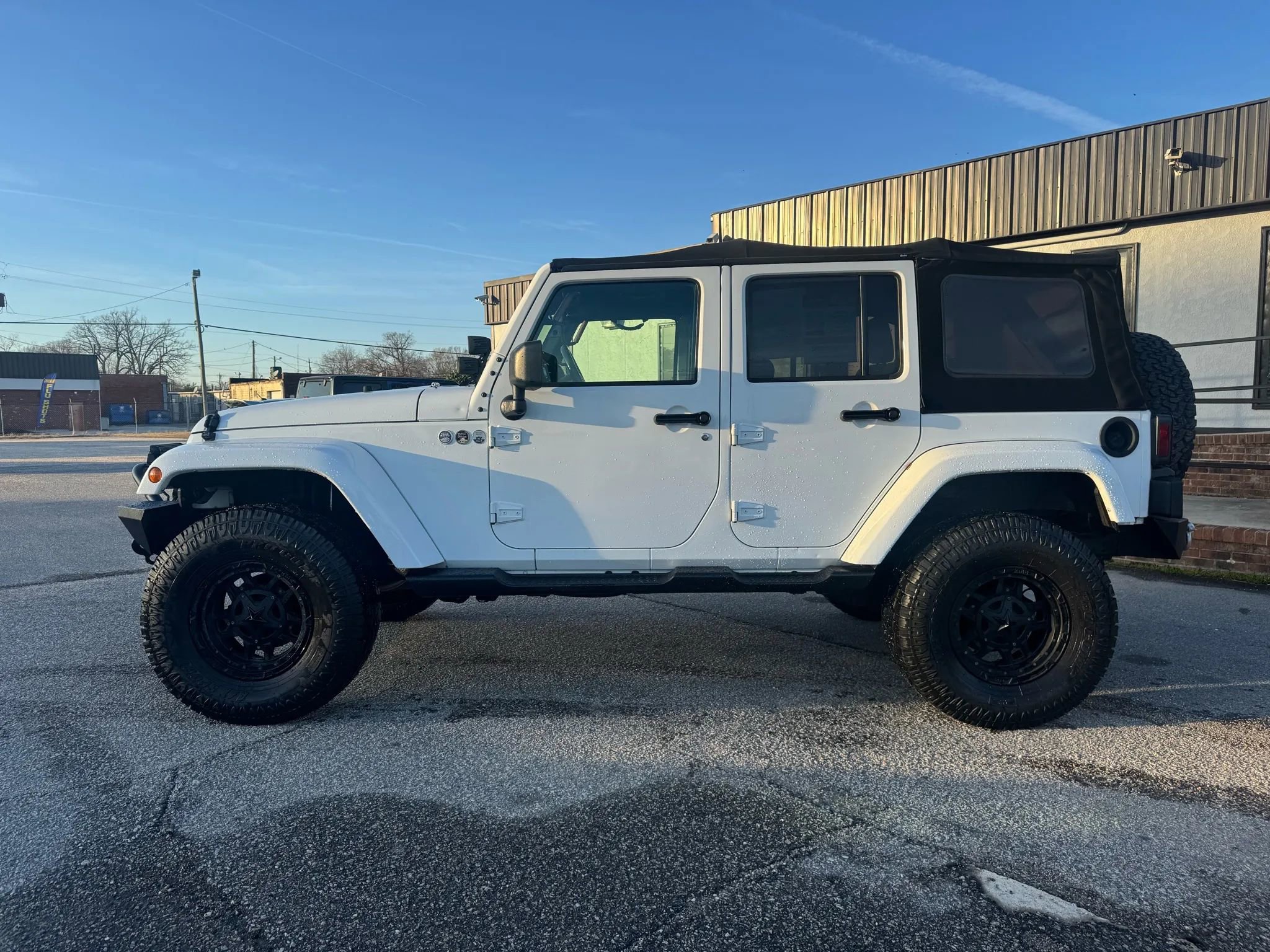 Used 2017 Jeep Wrangler Unlimited Sahara image 10
