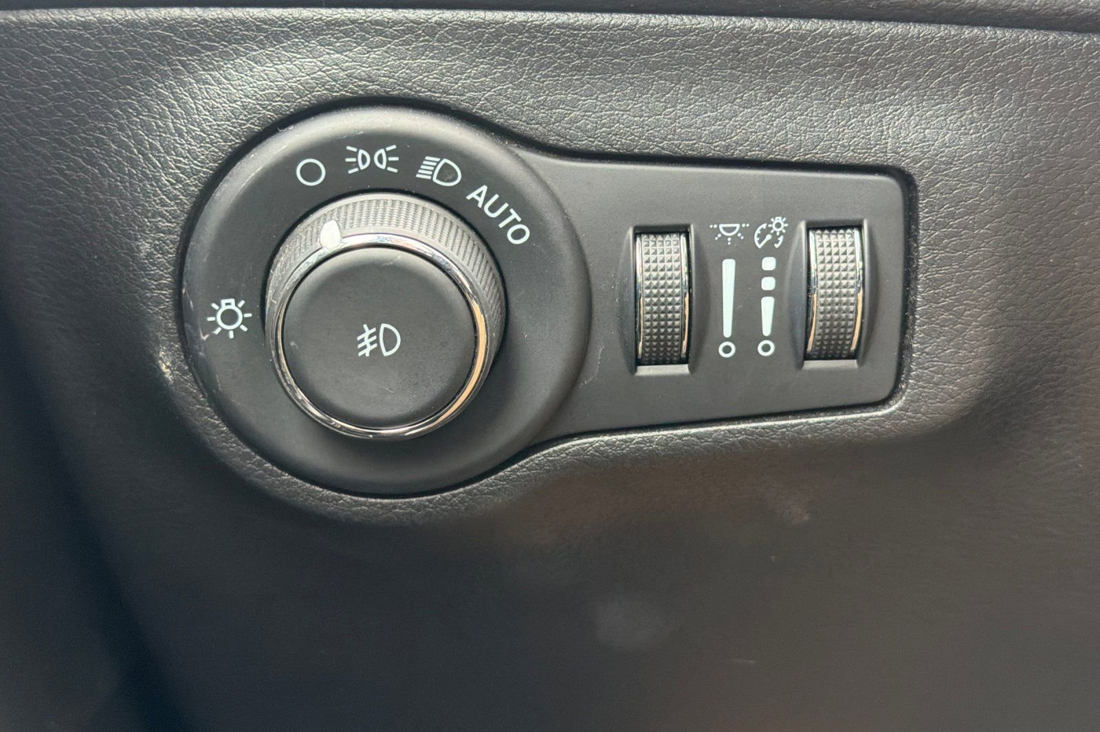 Used 2021 Jeep Compass 80th Special Edition w/ Sun and Sound Group image 37