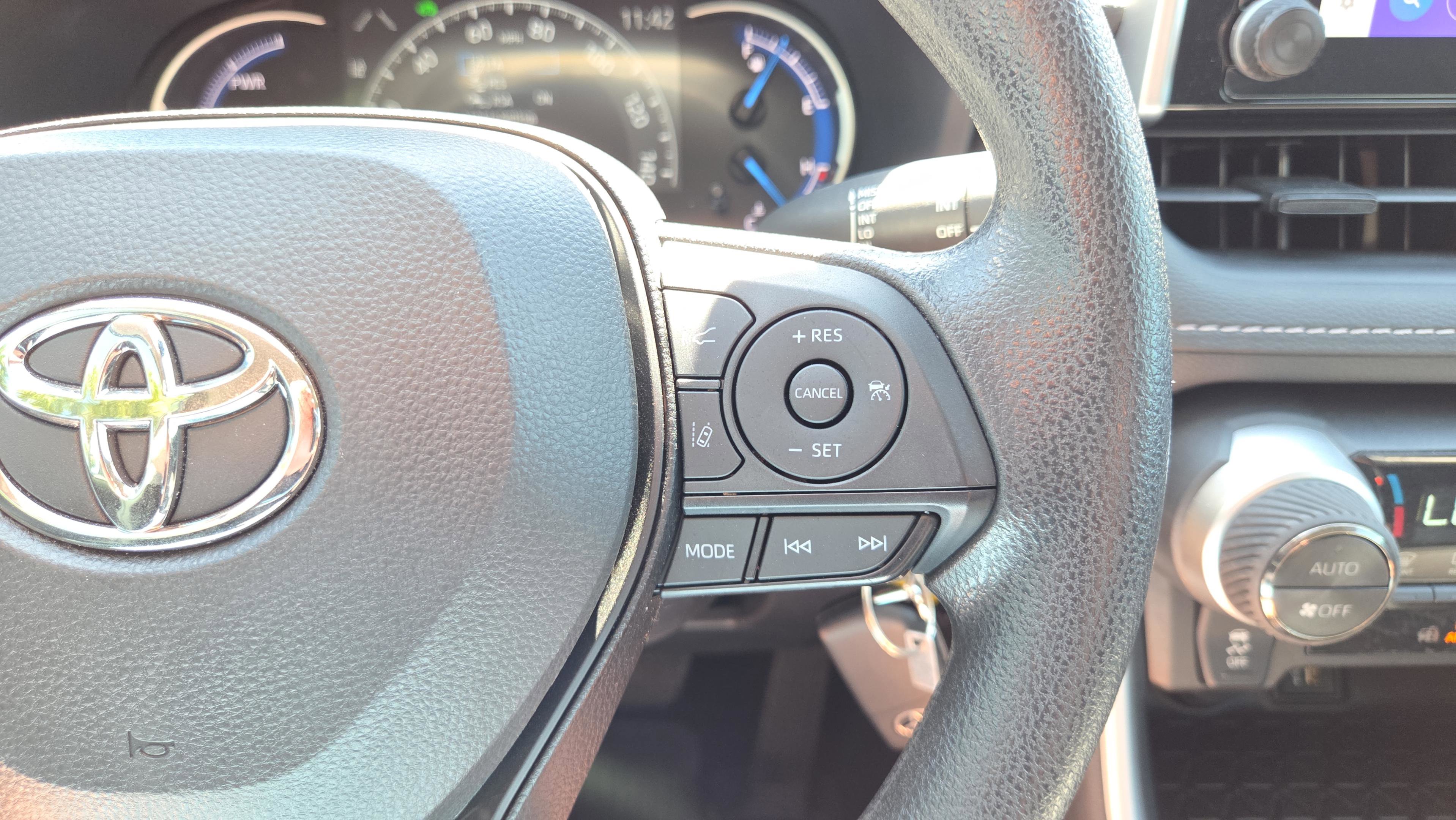 Certified 2025 Toyota RAV4 LE image 31