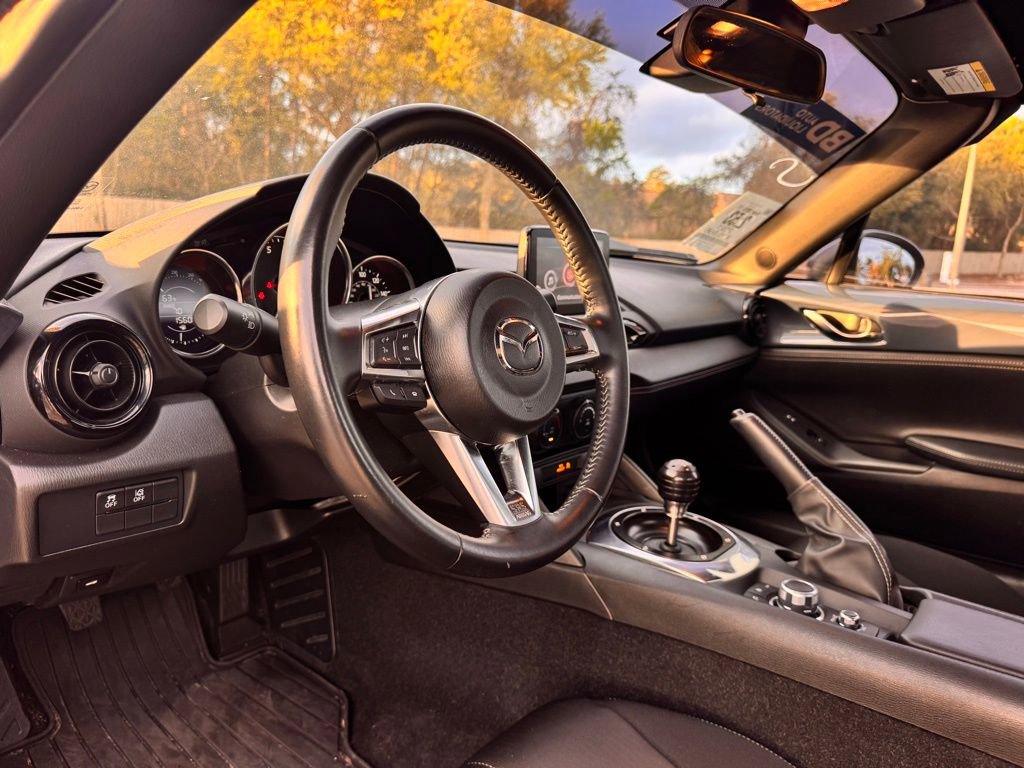 Used 2021 MAZDA MX-5 Miata Club image 12