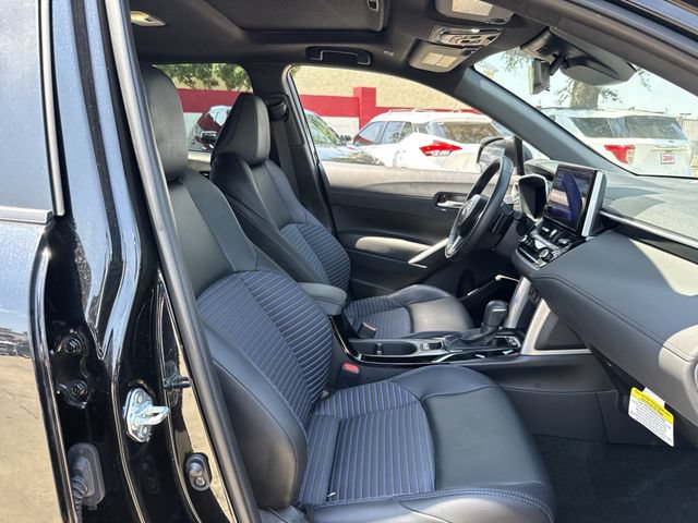 Used 2025 Toyota Corolla Cross AWD Hybrid w/ Convenience Package image 31