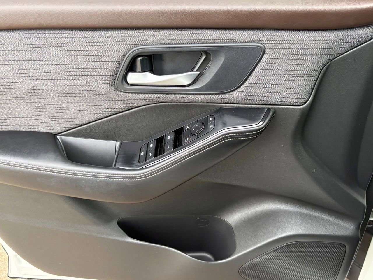 Certified 2023 Nissan Rogue SV image 25