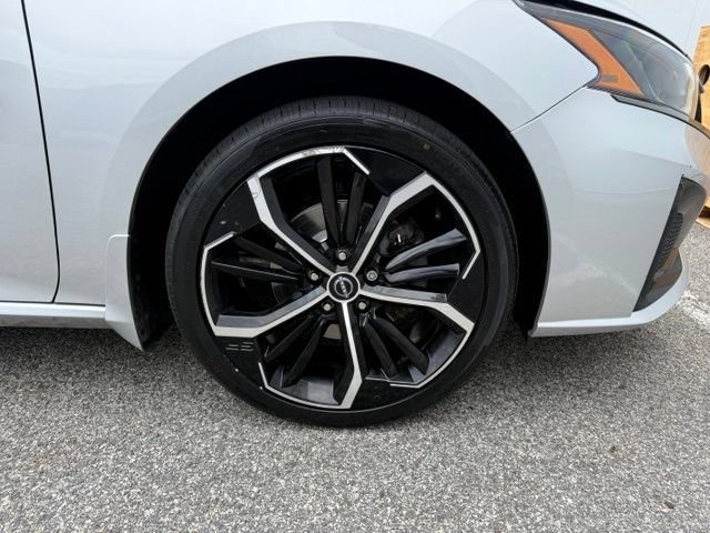 Used 2023 Nissan Altima 2.5 SR FWD image 11