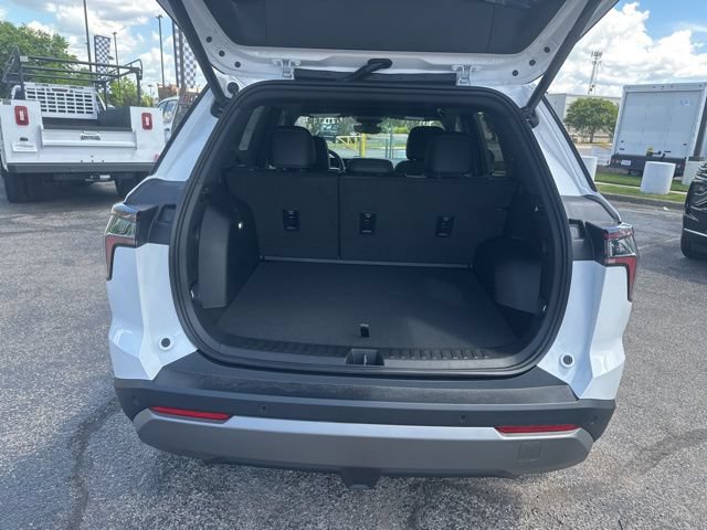 New 2026 Chevrolet Equinox LT w/ Convenience Package II FWD image 28