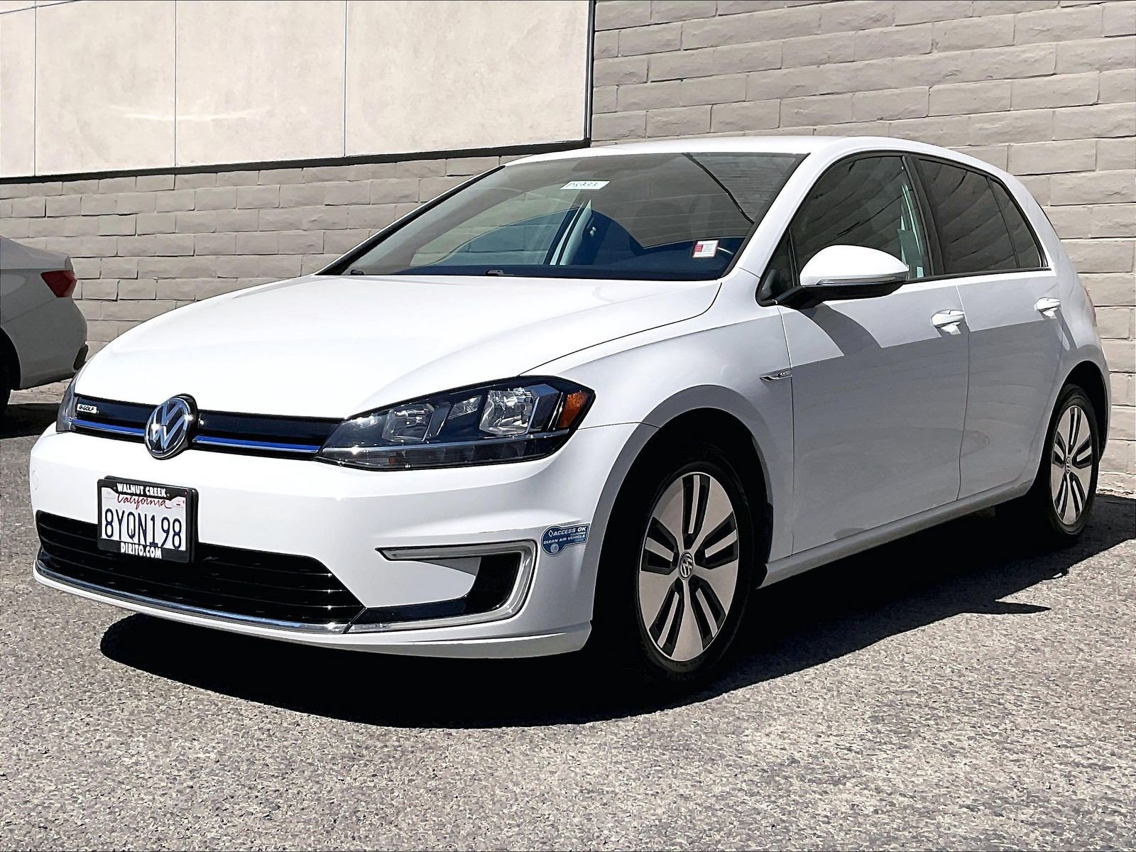 Used 2018 Volkswagen e-Golf SE FWD image 12