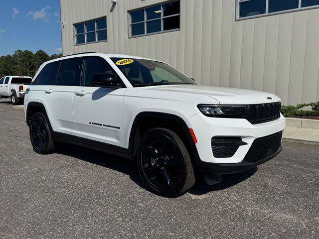 Used 2025 Jeep Grand Cherokee Altitude