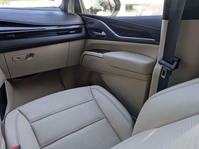 Used 2023 Cadillac Escalade ESV Premium Luxury AWD/4WD image 19