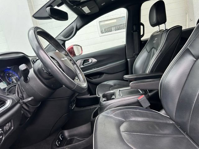 Certified 2019 Chrysler Pacifica Limited w/ S Appearance Package FWD image 8