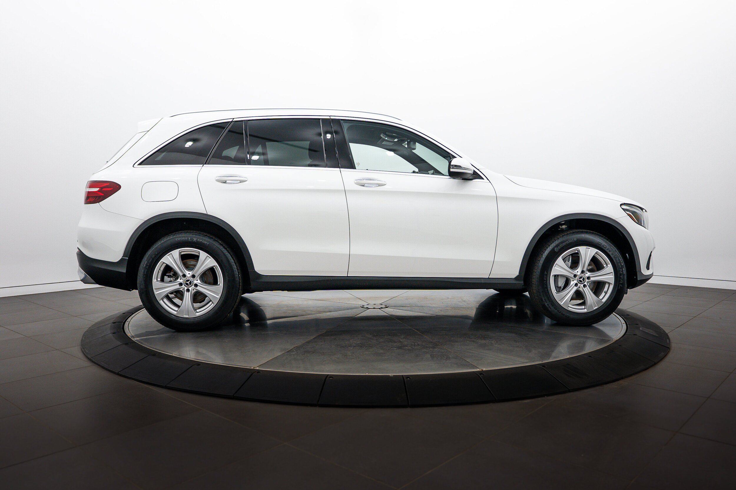 Used 2017 Mercedes-Benz GLC 300 4MATIC image 3