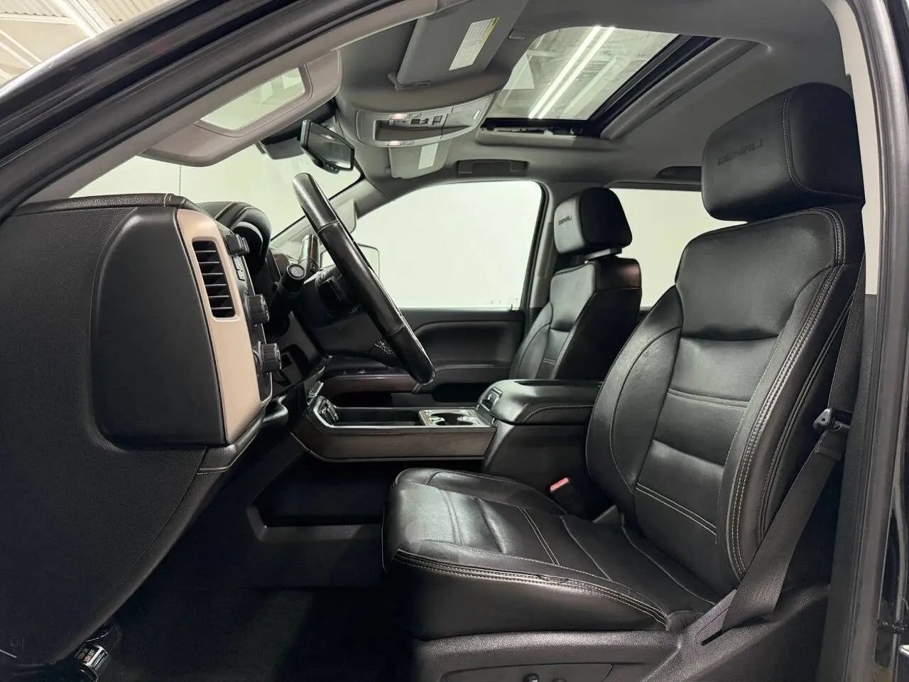 Used 2018 GMC Sierra 2500 Denali w/ Duramax Plus Package AWD/4WD image 12