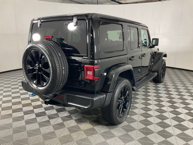 Used 2022 Jeep Wrangler Unlimited Sahara w/ Cold Weather Group AWD/4WD image 6
