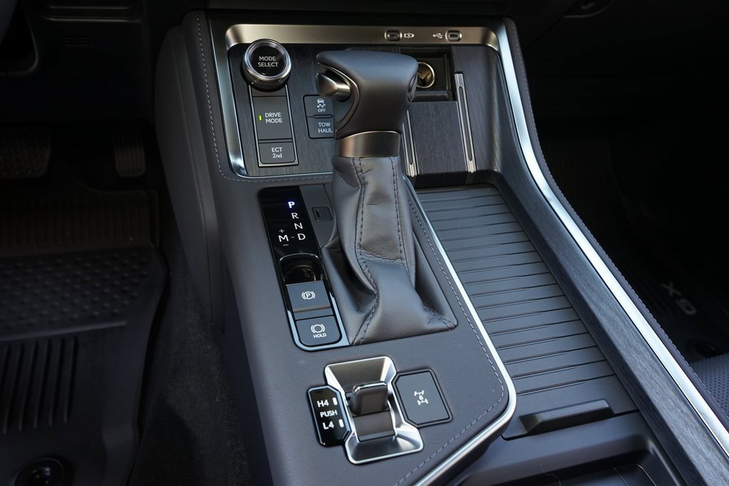 Used 2025 Lexus GX 550 image 18