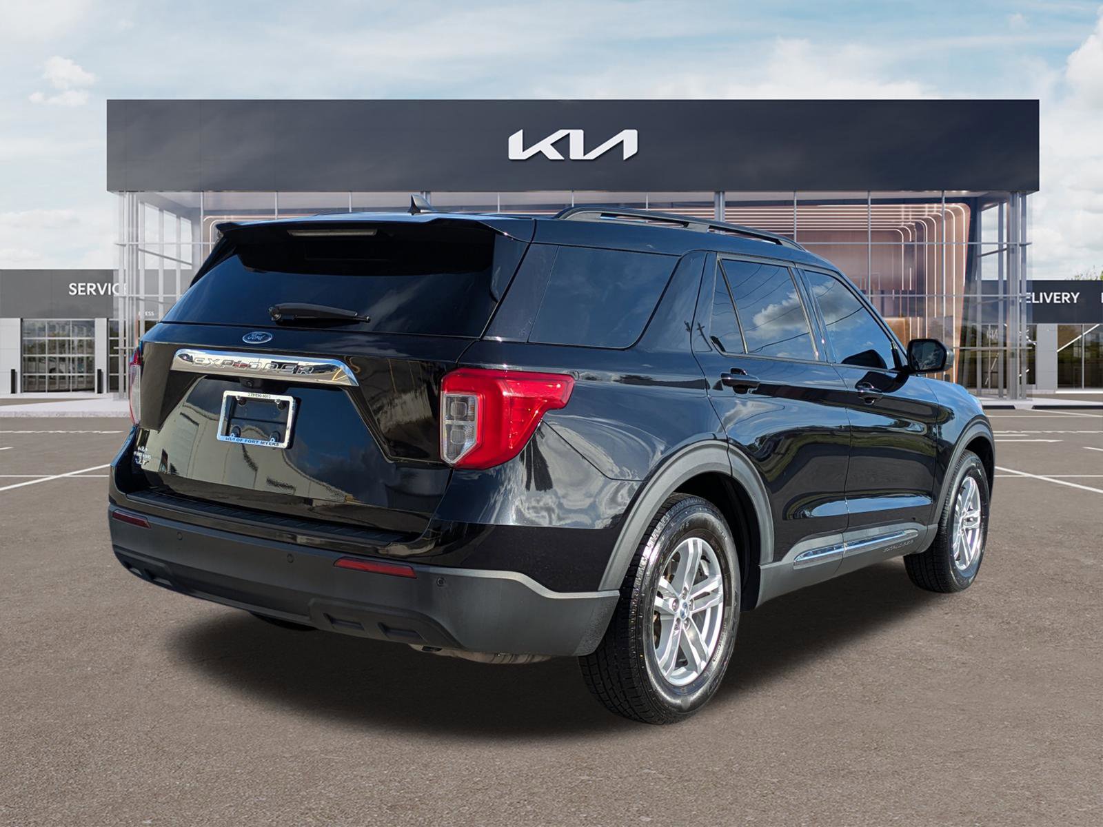 Used 2021 Ford Explorer XLT RWD image 4