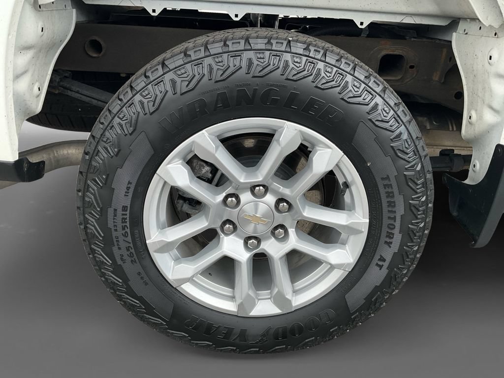 Used 2023 Chevrolet Silverado 1500 LT AWD/4WD image 10