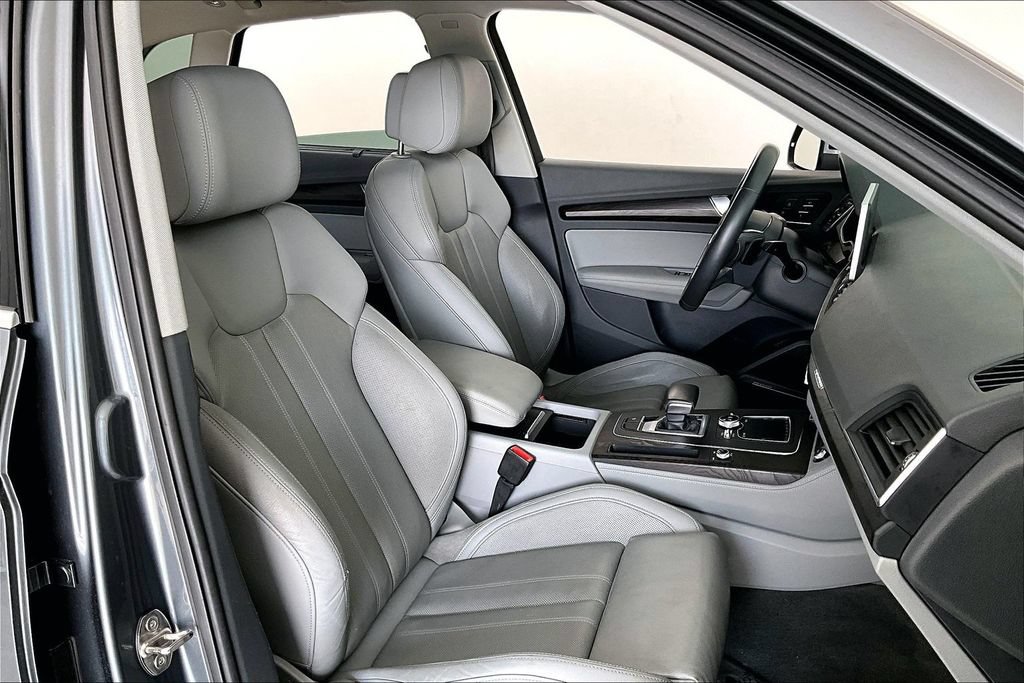 Used 2020 Audi Q5 Prestige w/ Prestige Package AWD/4WD image 9