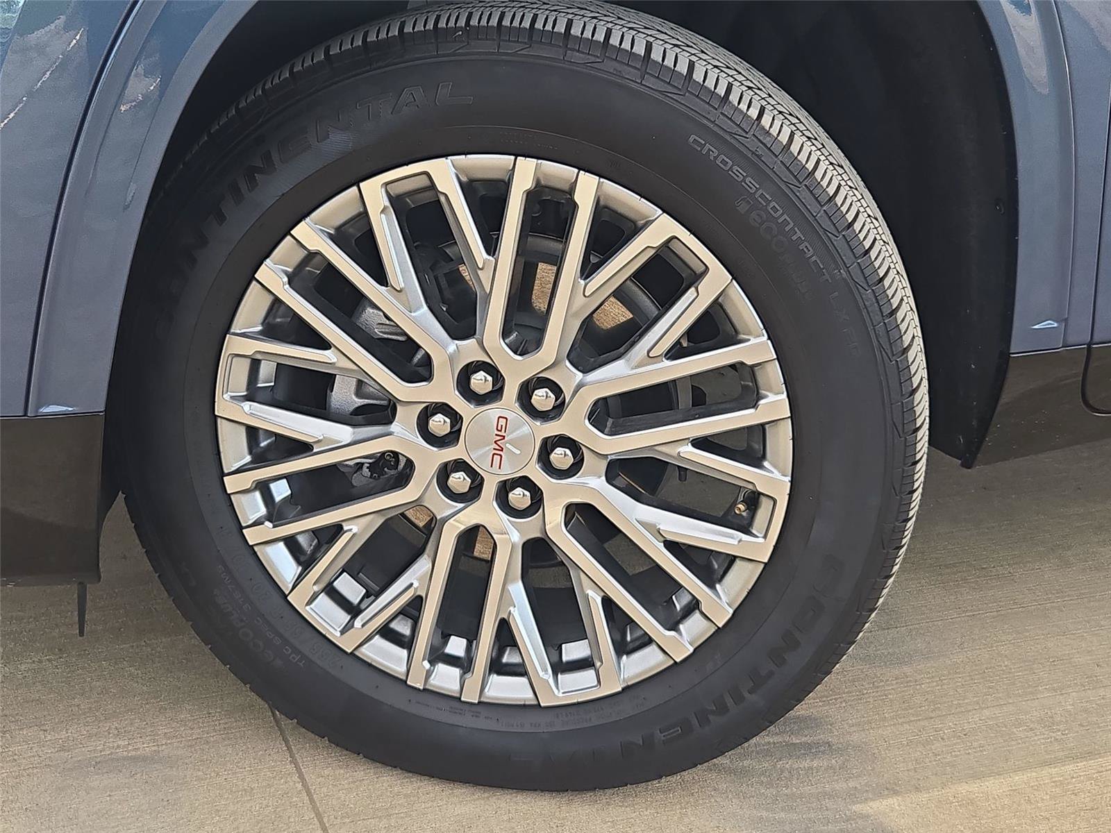 Used 2025 GMC Acadia Denali w/ LPO, Floor Liner Package AWD/4WD image 8