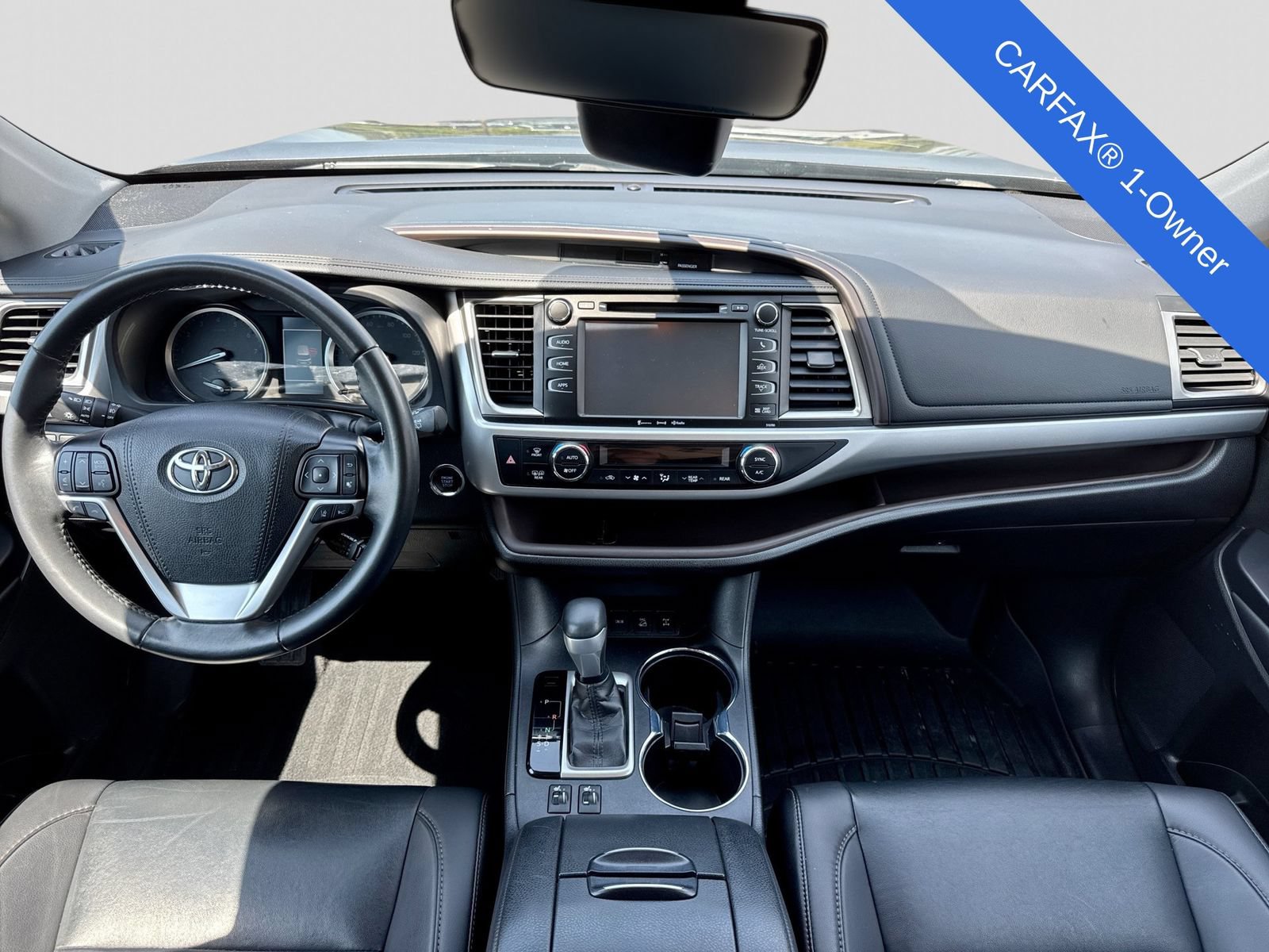 Used 2019 Toyota Highlander XLE w/ Carpet Mat Package (TMS) AWD/4WD image 17