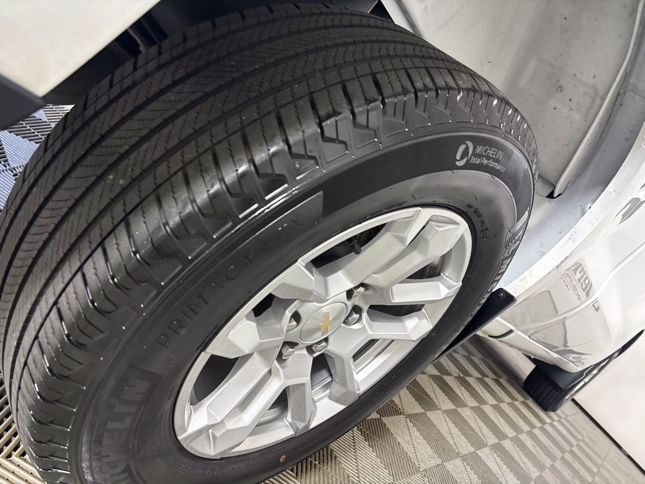 Used 2024 Chevrolet Silverado 1500 LT AWD/4WD image 32