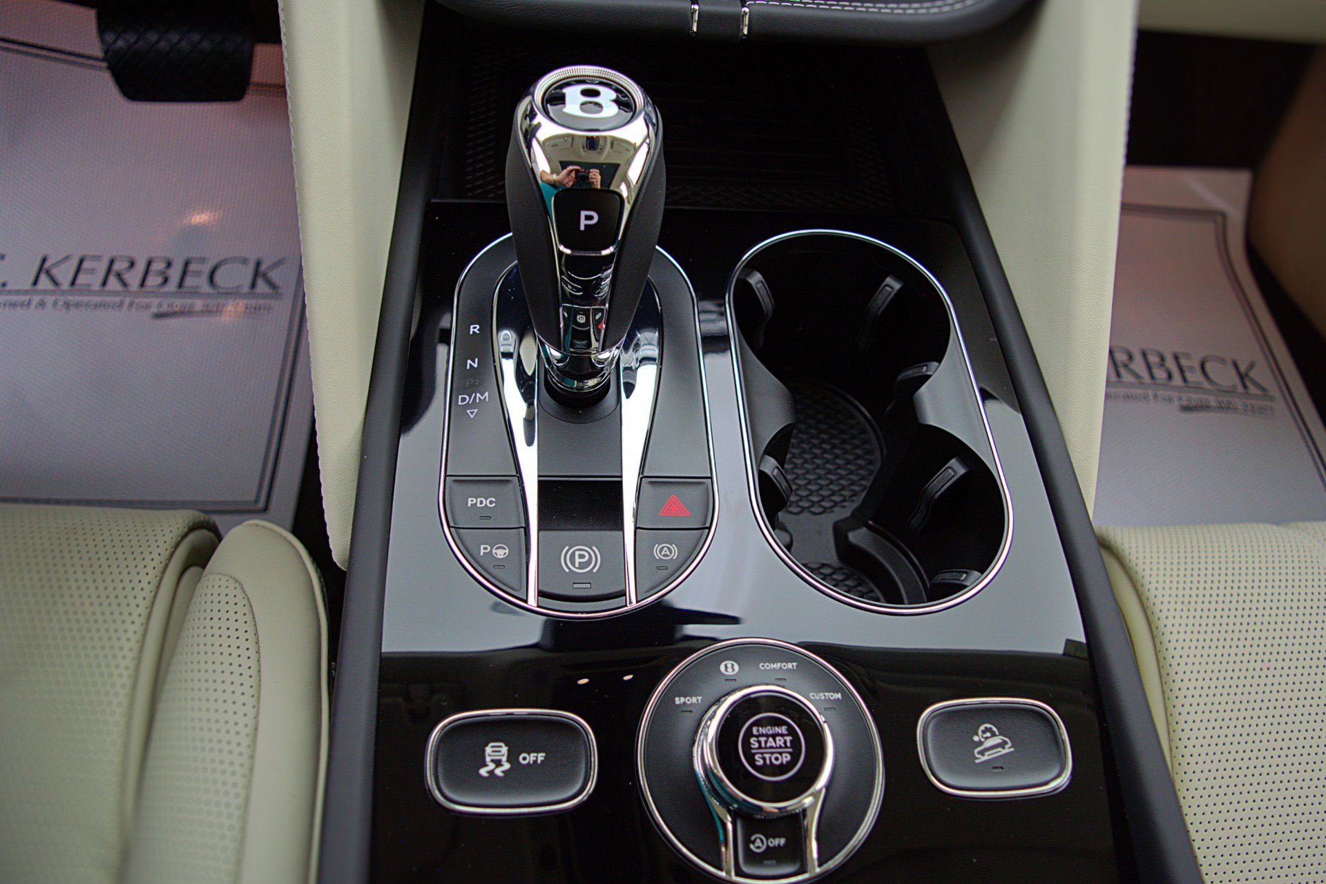 Used 2023 Bentley Bentayga Extended Wheelbase image 23