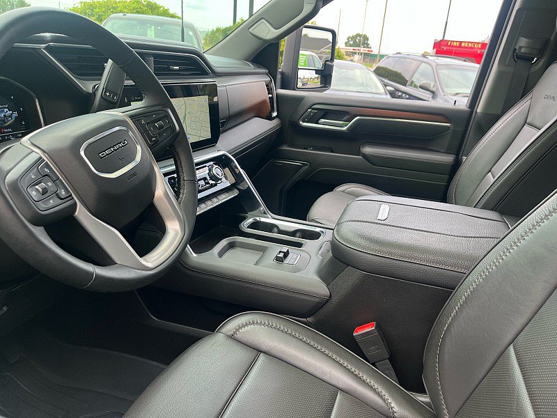 Used 2025 GMC Sierra 3500 Denali w/ Denali Reserve Package AWD/4WD image 16