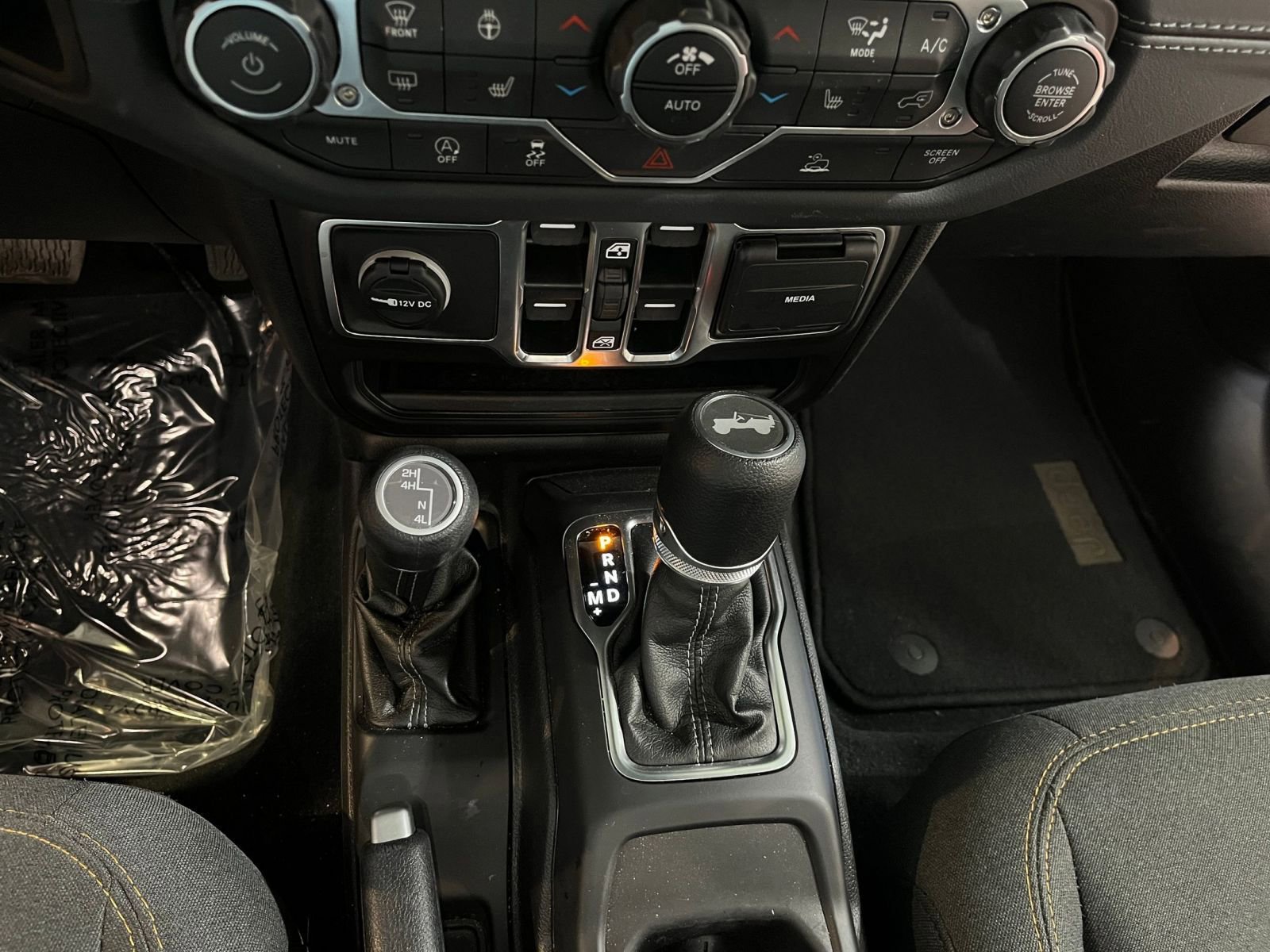 Used 2025 Jeep Wrangler Sahara image 41