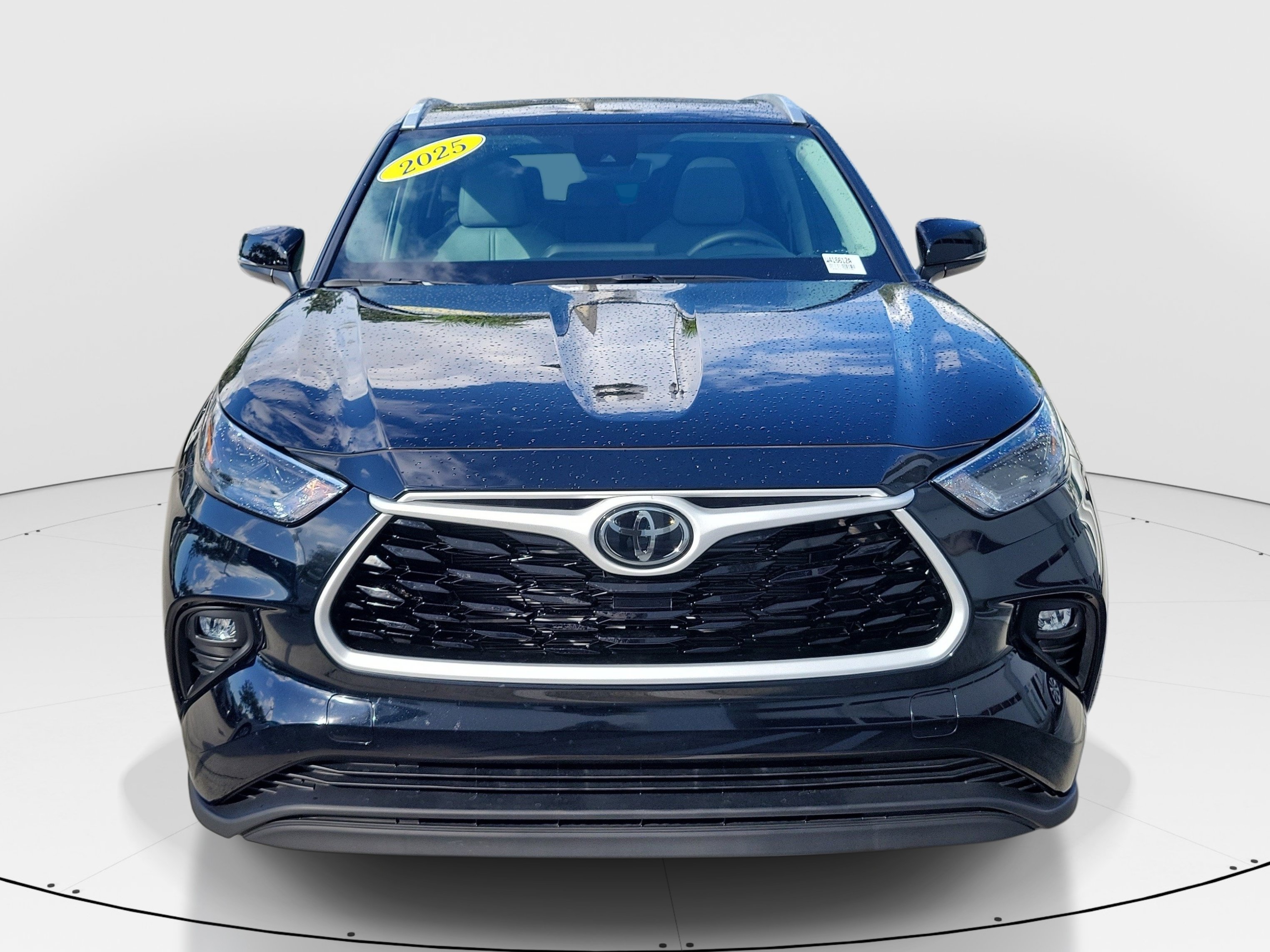 Certified 2025 Toyota Highlander XLE AWD/4WD image 2