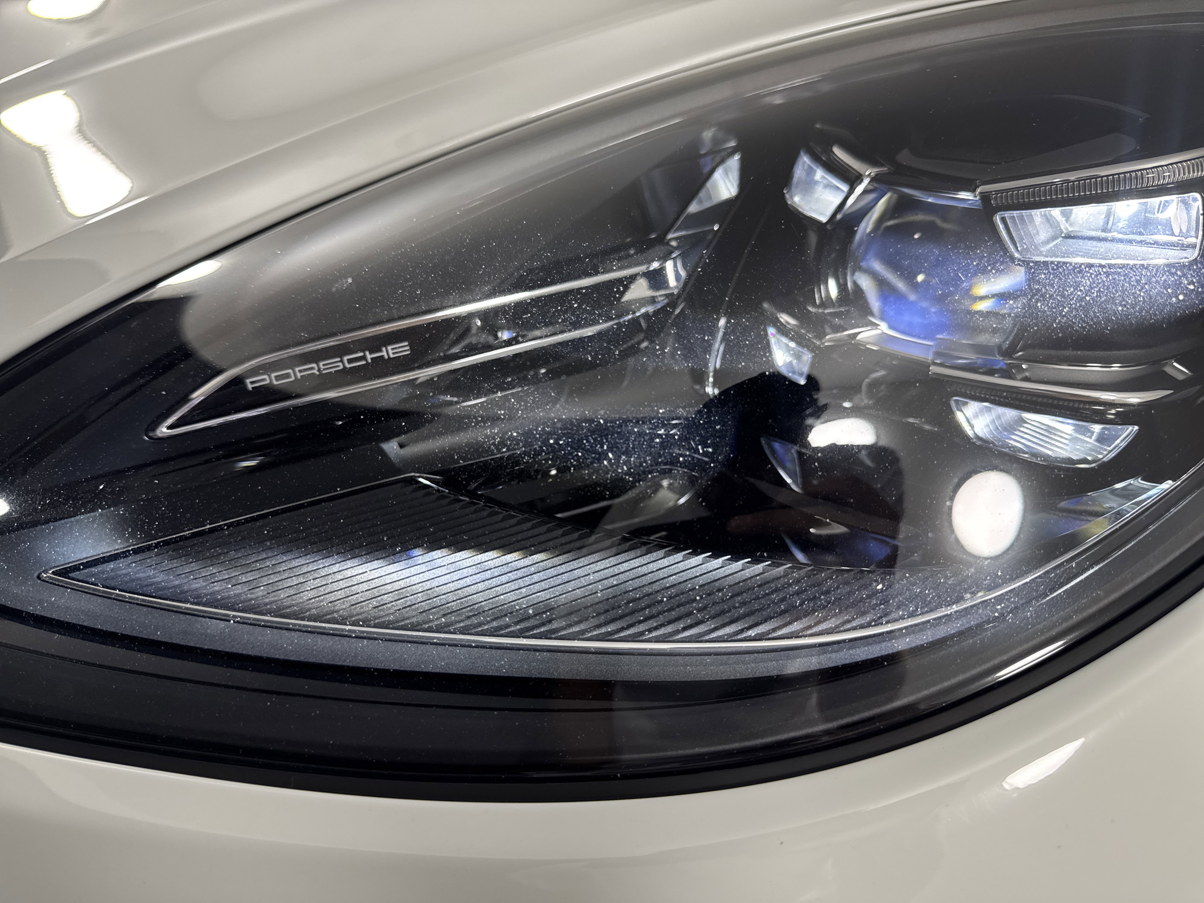 Used 2023 Porsche Macan Turbo image 12