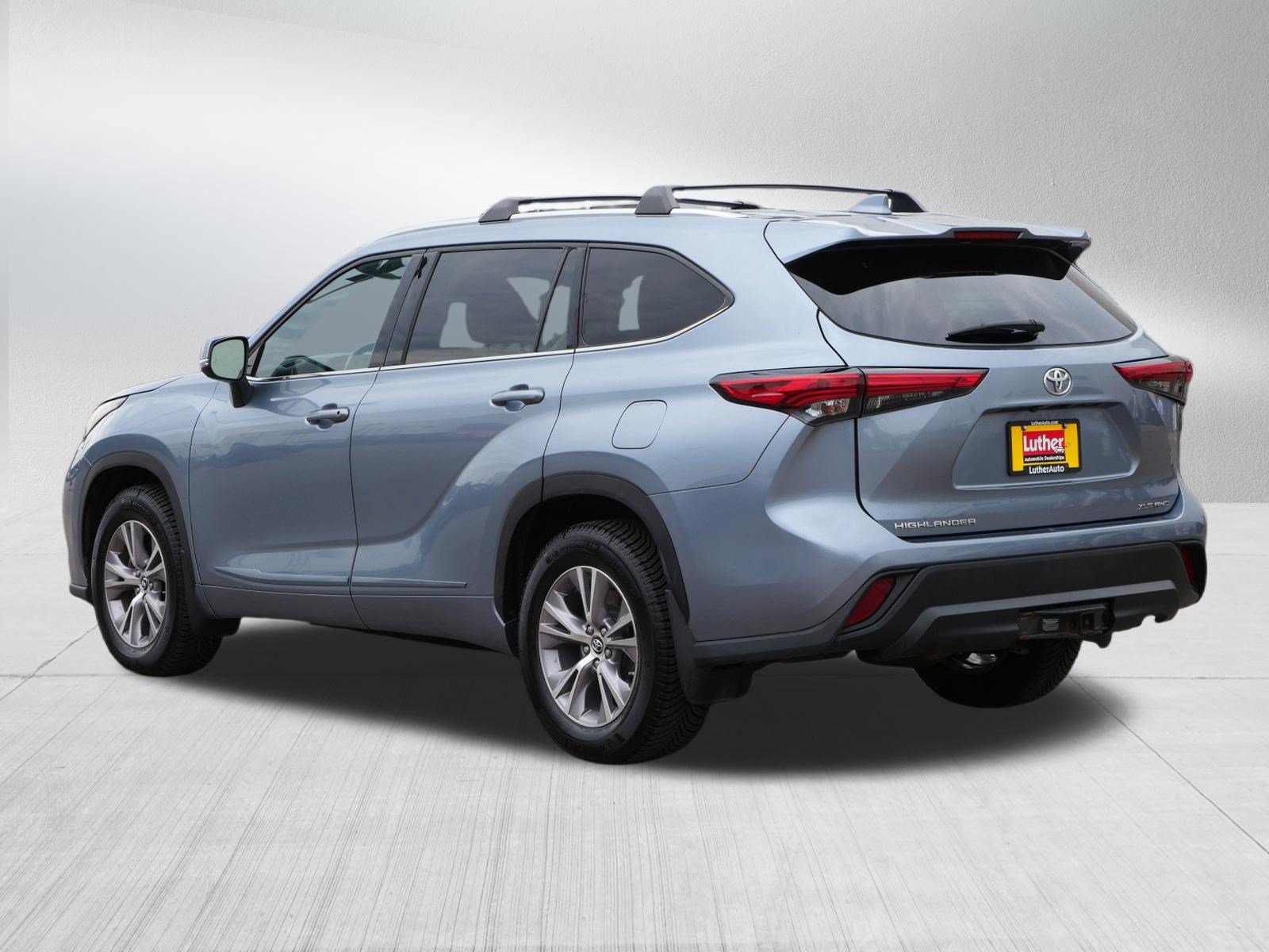 Used 2021 Toyota Highlander XLE AWD/4WD image 5