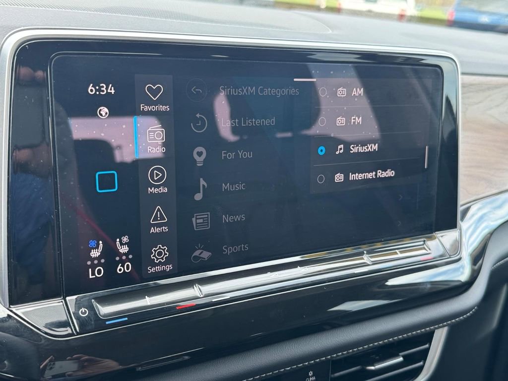 Used 2025 Volkswagen Atlas SE image 22