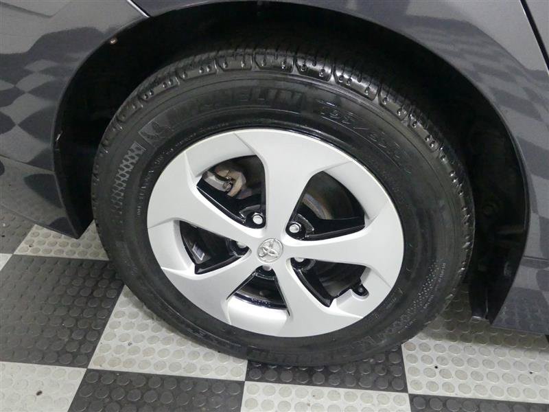 Used 2015 Toyota Prius Four FWD image 16