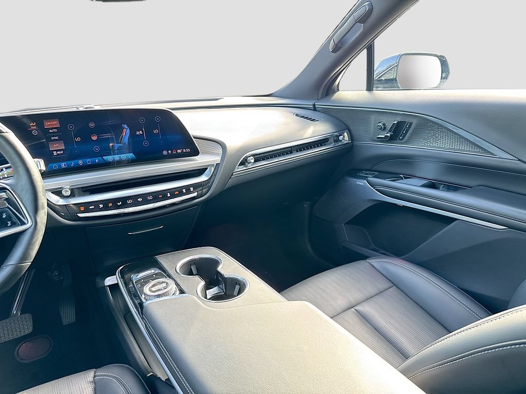 Used 2023 Cadillac Lyriq AWD image 26