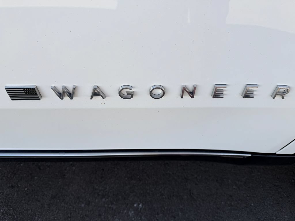 Used 2023 Jeep Wagoneer Series III w/ Premium Group I AWD/4WD image 14