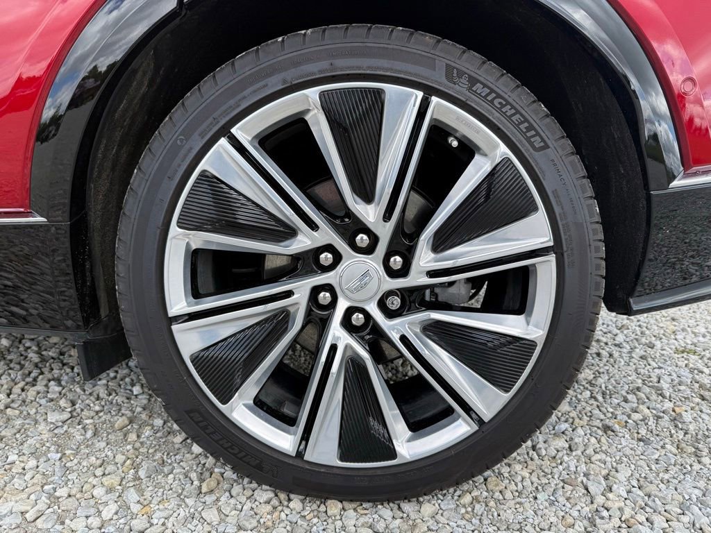 Used 2024 Cadillac Lyriq Luxury w/ LPO, Floor Liner Package AWD/4WD image 15