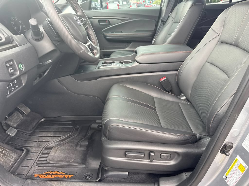 Used 2025 Honda Ridgeline TrailSport image 10