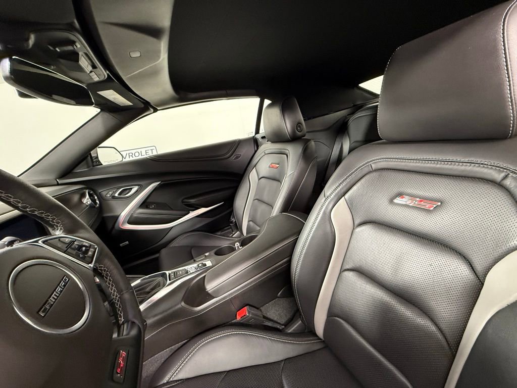 Used 2018 Chevrolet Camaro SS RWD image 29