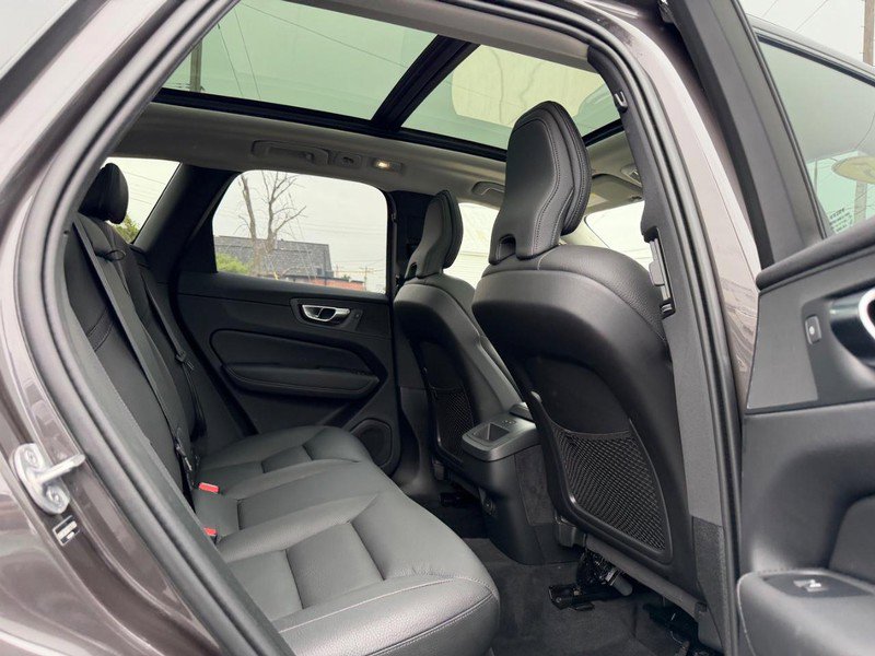 Certified 2025 Volvo XC60 B5 Plus w/ Climate Package AWD/4WD image 11