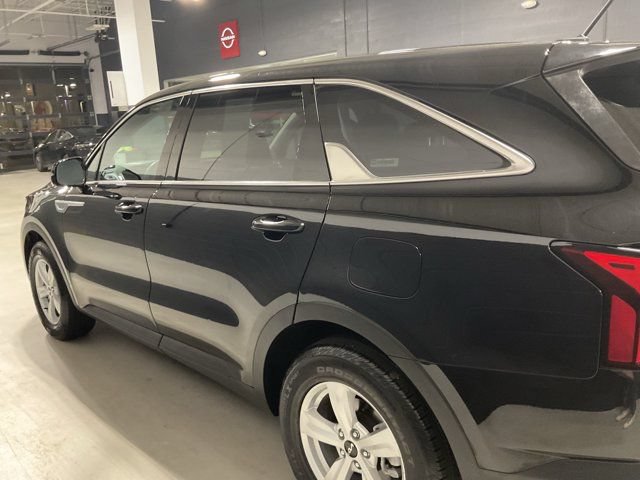Used 2023 Kia Sorento LX FWD image 15