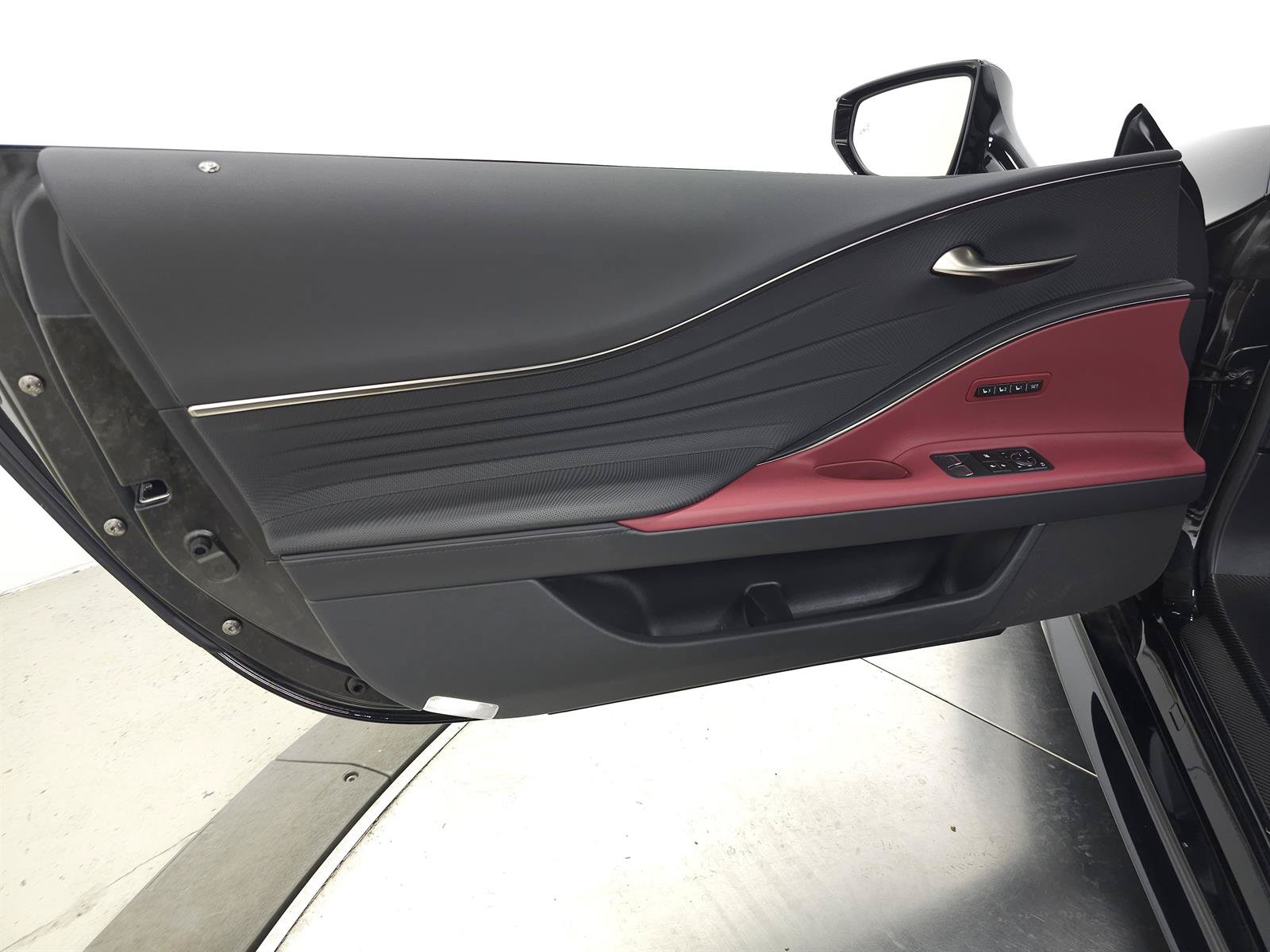 Used 2025 Lexus LC 500 Convertible w/ Bespoke Build Package RWD image 17