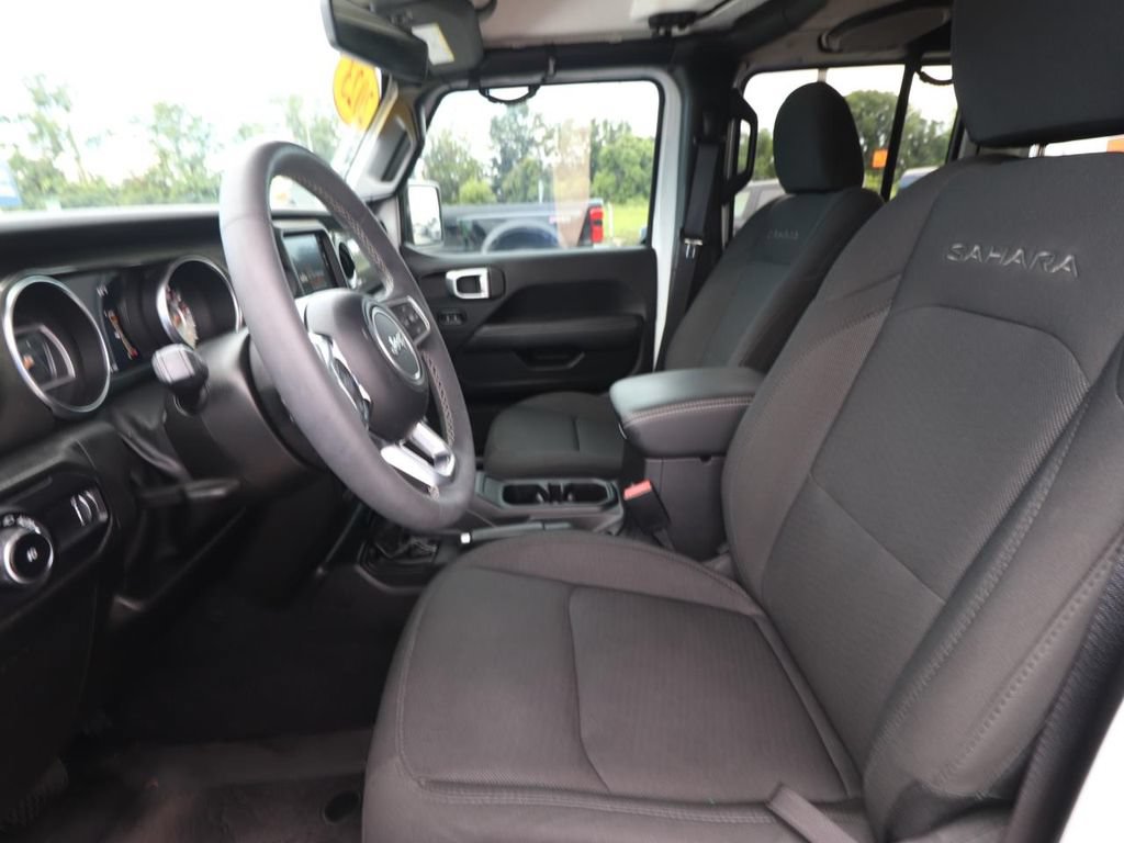 Used 2023 Jeep Wrangler Unlimited Sahara w/ LED Lighting Group AWD/4WD image 2