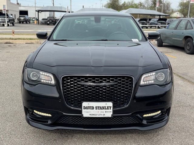 Used 2023 Chrysler 300 Touring L image 2