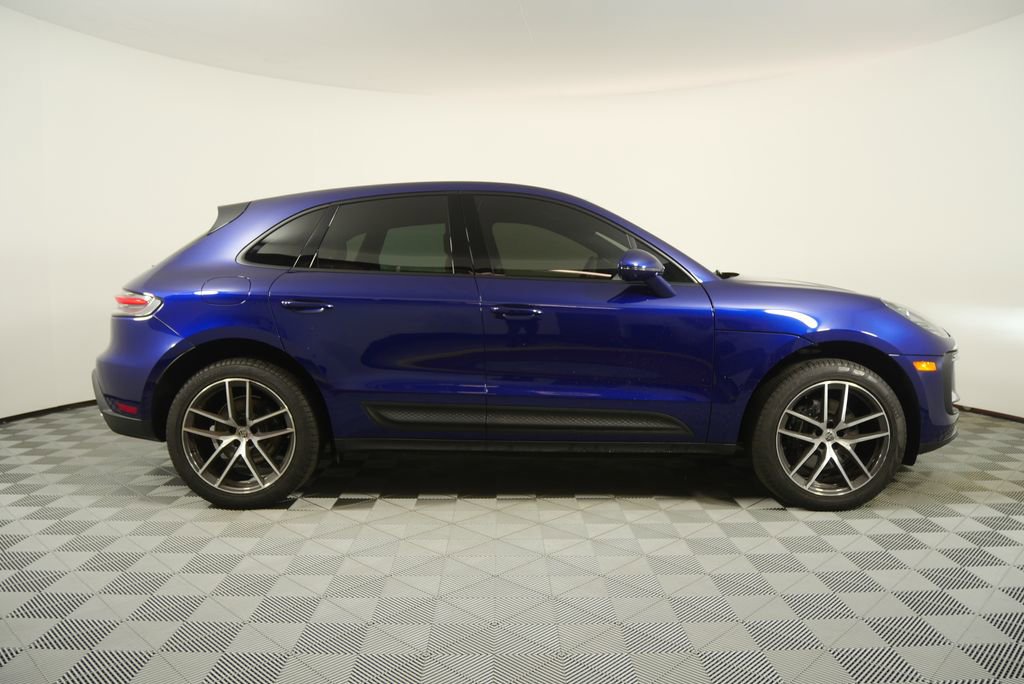 Used 2025 Porsche Macan image 2