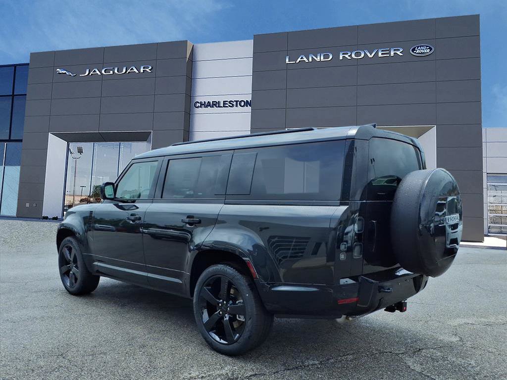 Used 2026 Land Rover Defender 130 X-Dynamic SE AWD/4WD image 3