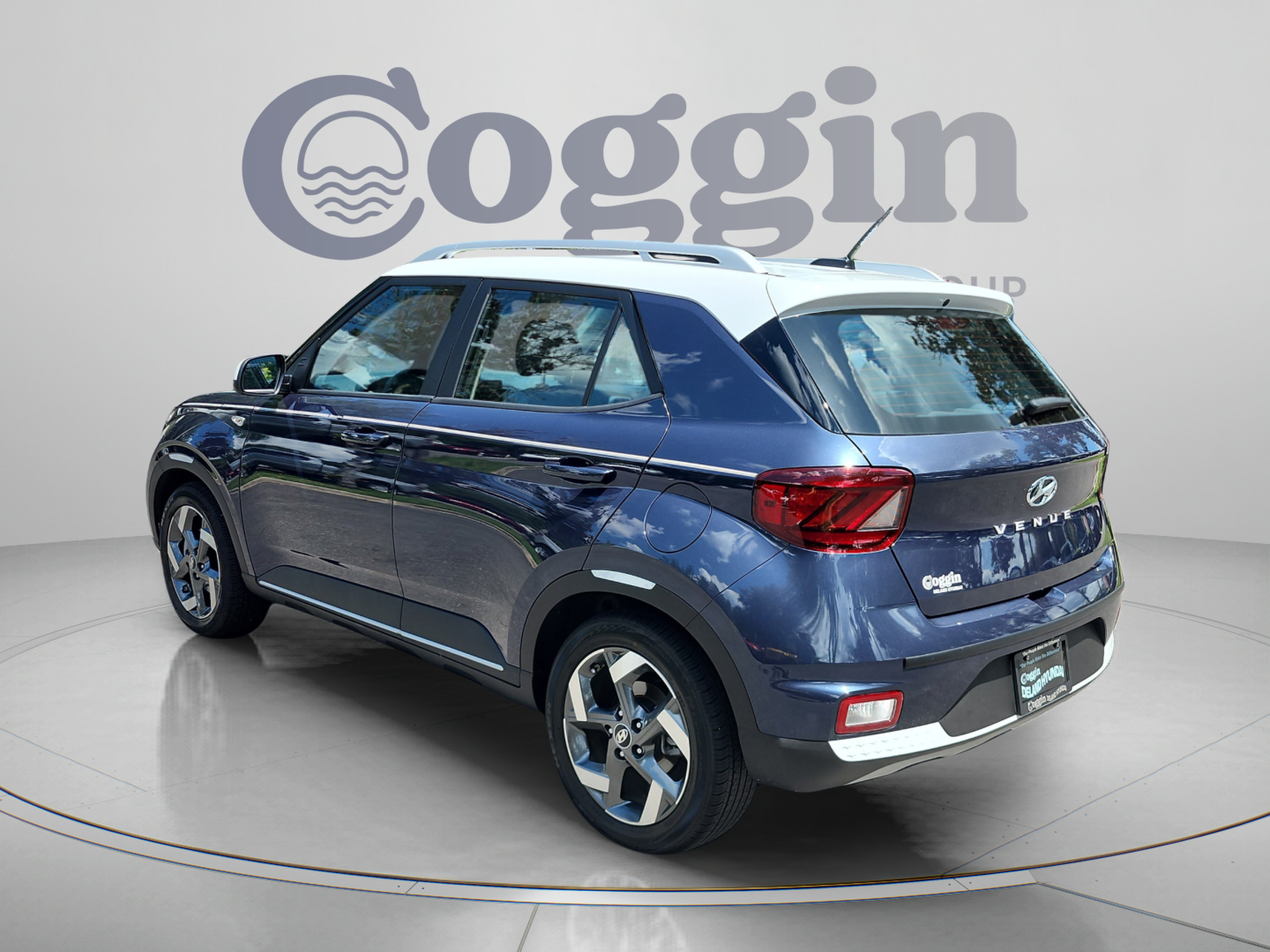 Certified 2024 Hyundai Venue Limited FWD image 3