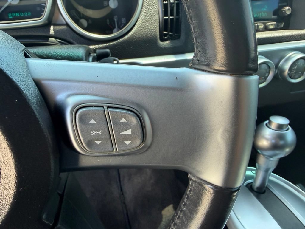 Used 2003 Chevrolet SSR w/ Preferred Equipment Group RWD image 16