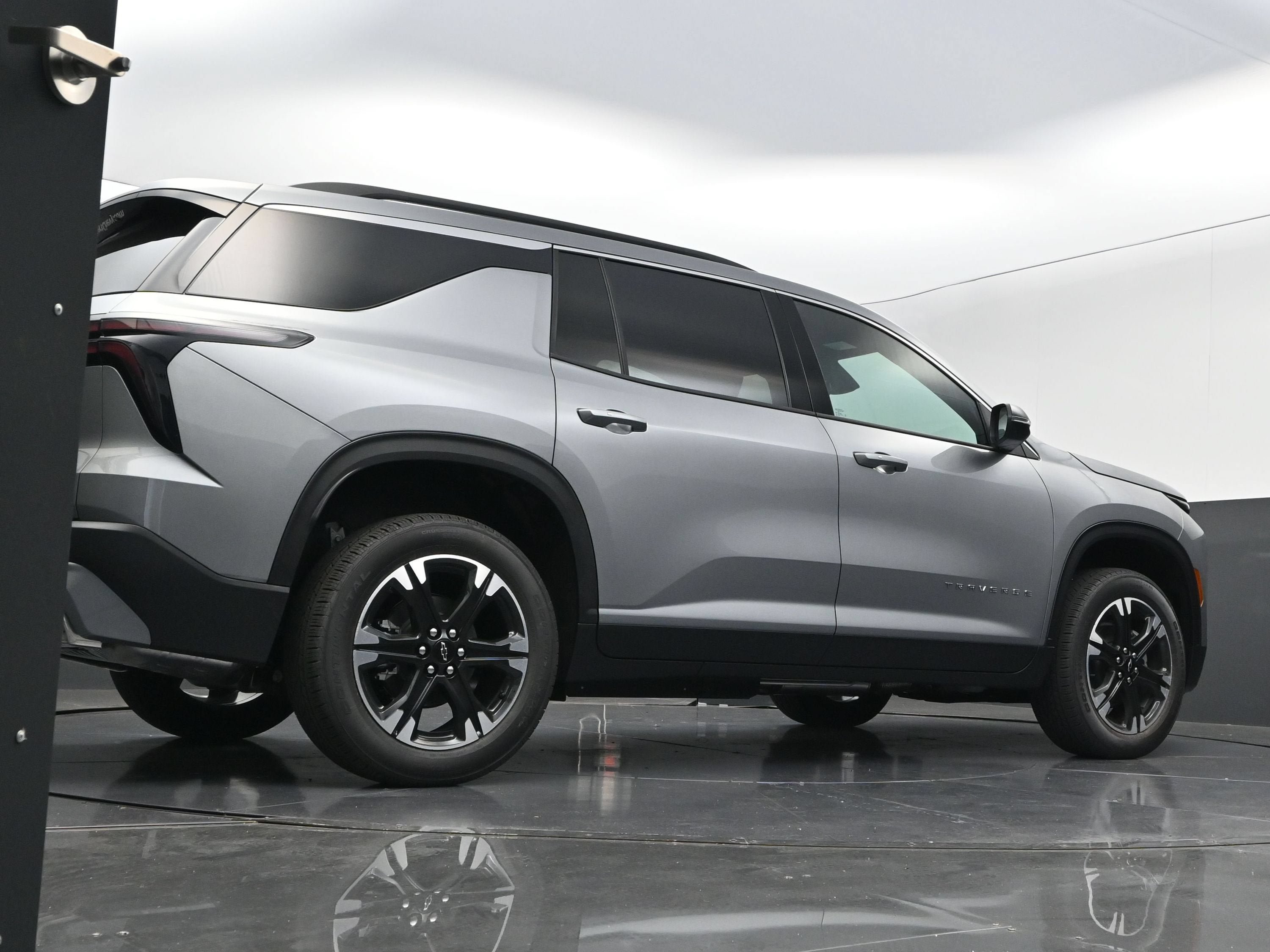 New 2027 Chevrolet Traverse LT w/ Sun and Wheel Package FWD image 48