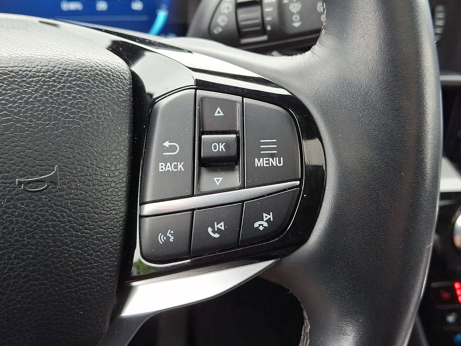 Certified 2023 Ford Explorer Platinum w/ Technology Package AWD/4WD image 31