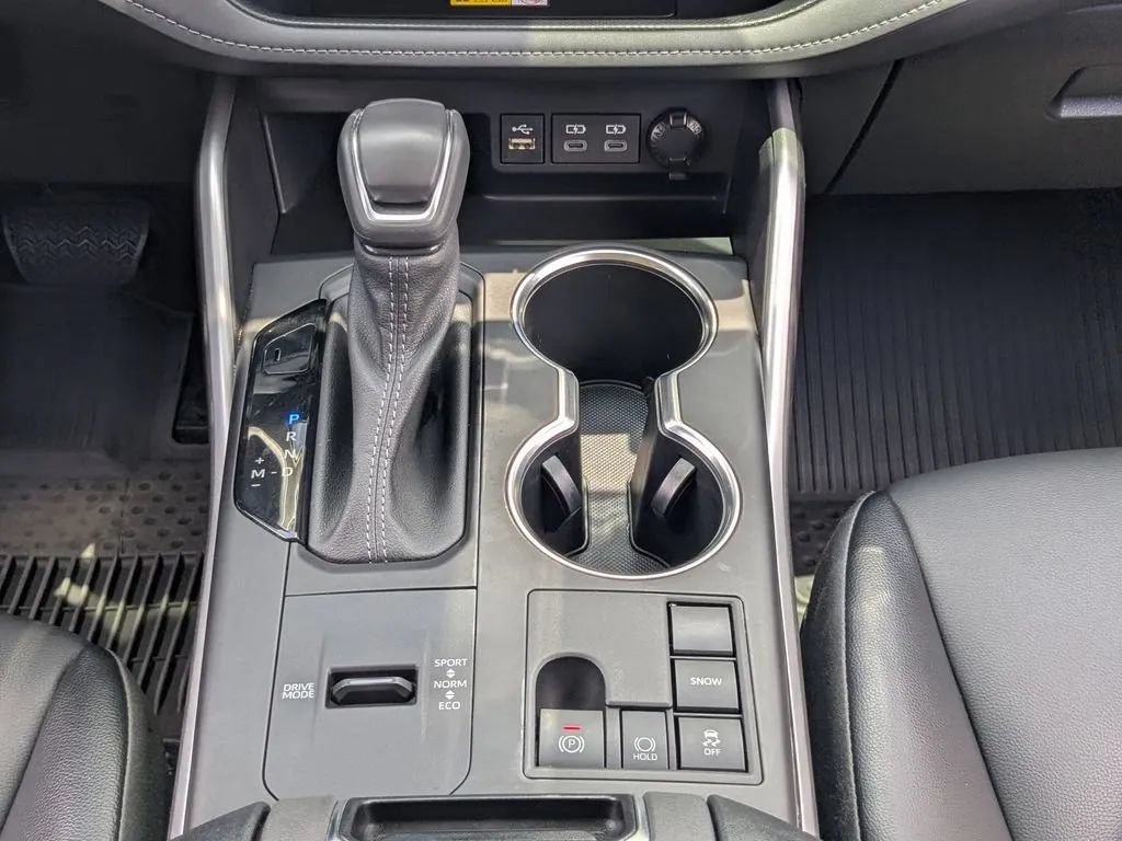 Used 2023 Toyota Highlander XLE FWD image 20