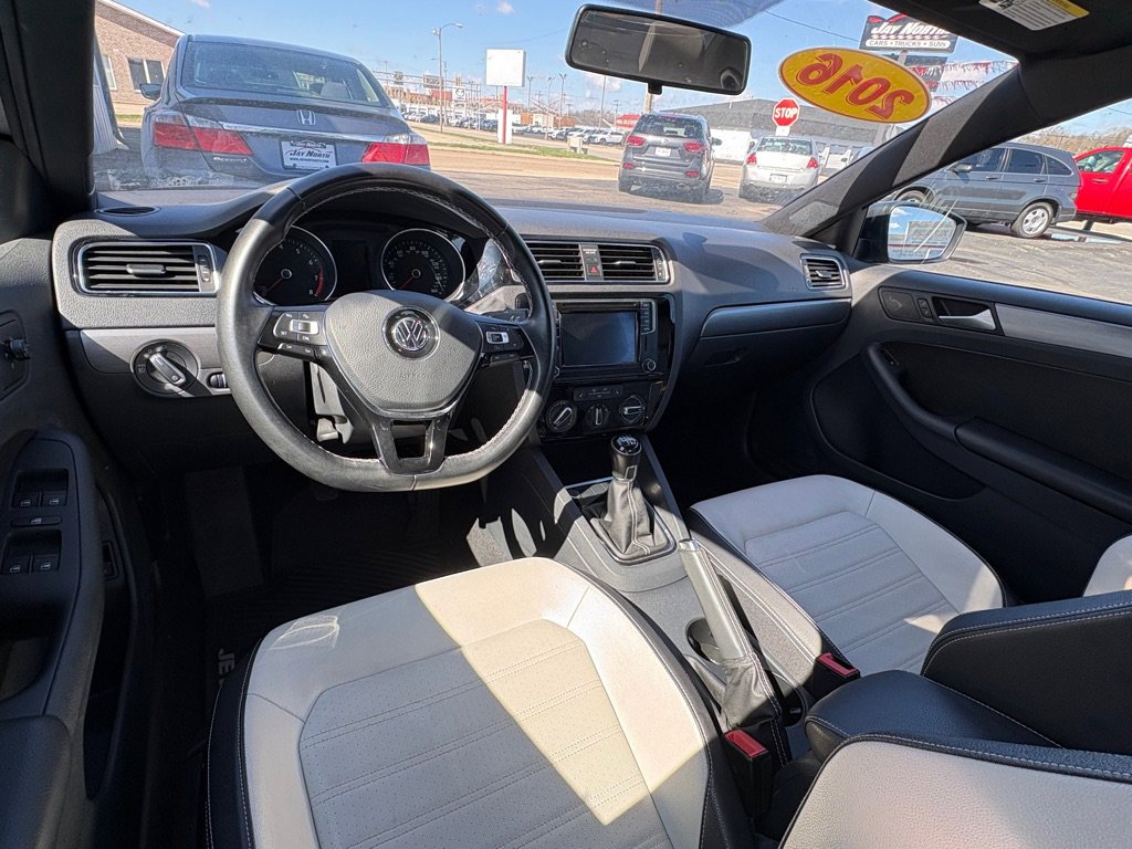 Used 2016 Volkswagen Jetta Sport image 10