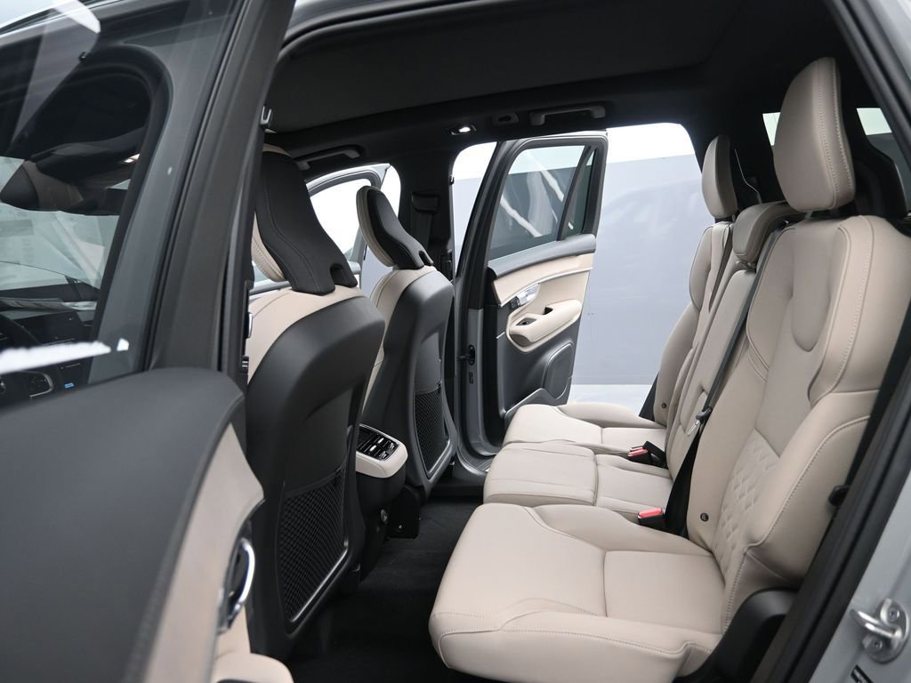 New 2026 Volvo XC90 B6 Plus w/ Protection Package Premier image 18