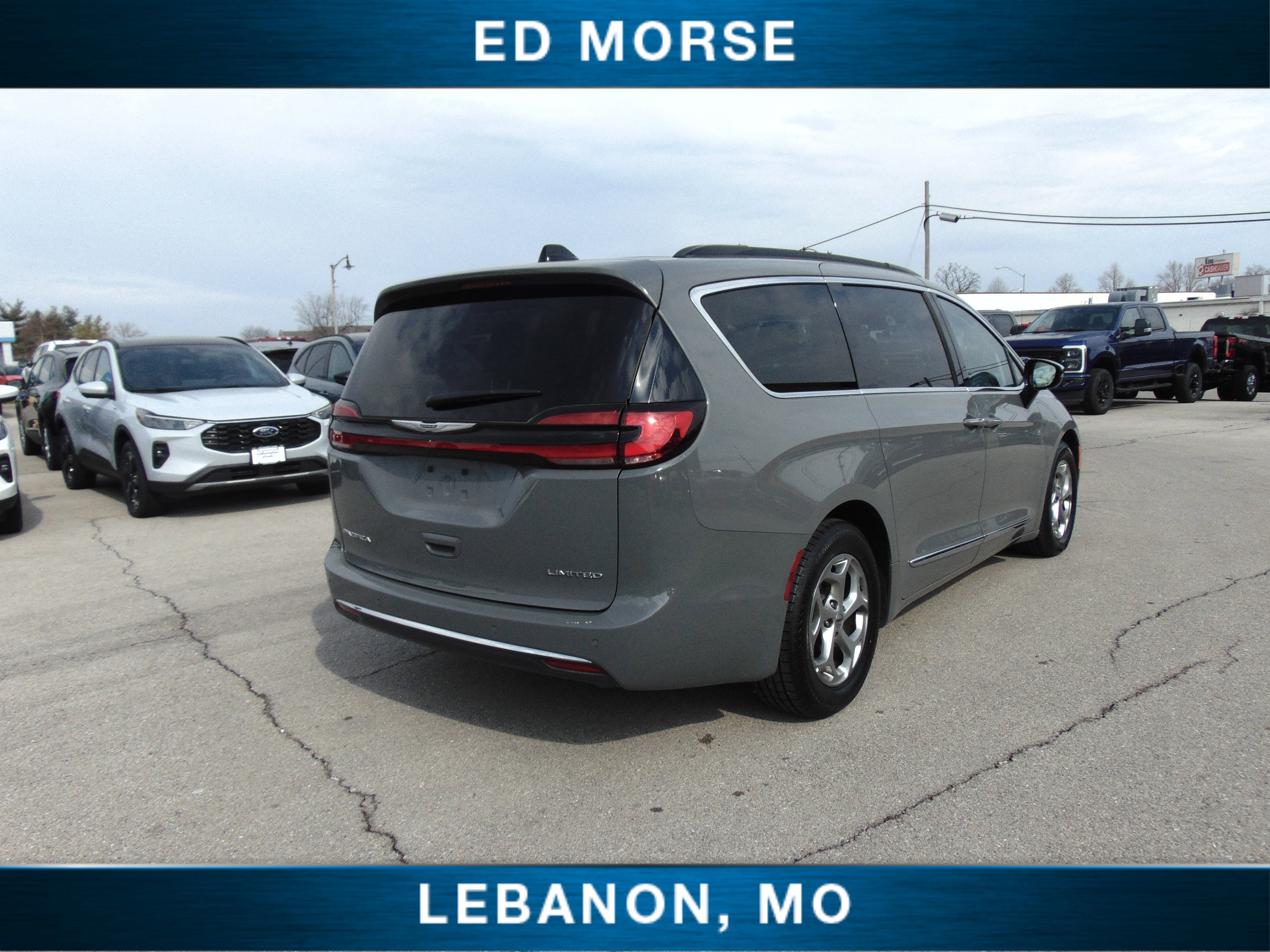 Used 2023 Chrysler Pacifica Limited image 6